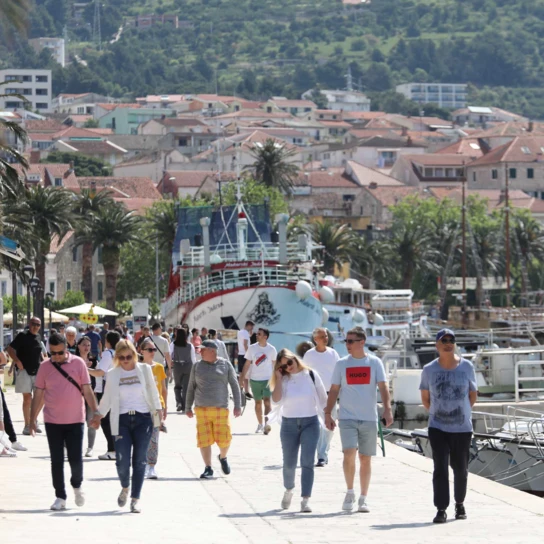 Makarska pokreće promjene: Ministar dobio konkretne prijedloge za uređeniji turizam i bolju kvalitetu života