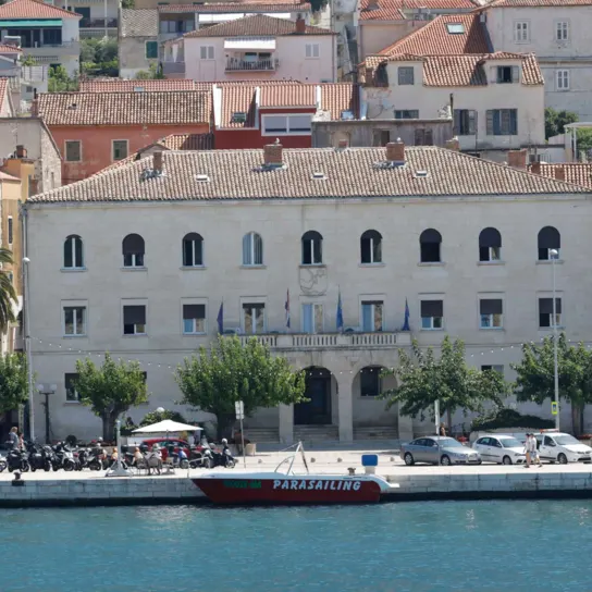 Odluka o odabiru pobjedničkog rada na javnom pozivu za izradu grafičkog rješenja povodom 300. obljetnice sv. Klementa, zaštitnika grada
