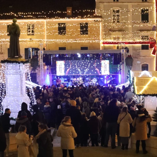 Do 7. studenoga u tijeku javni poziv za zakup adventskih kućica