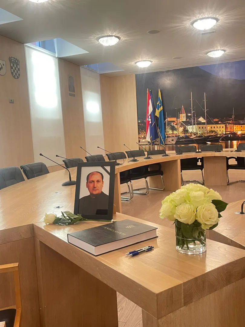 Komemoracija u spomen na prvog makarskog gradonačelnika - Novosti ...