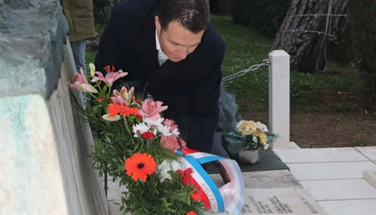 Polaganjem vijenaca i paljenjem svijeća odana počast hrvatskim braniteljima