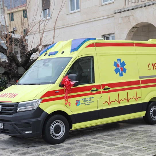 Donacija Grada Makarske i općina Makarske rivijere: Novo vozilo za Hitnu medicinsku pomoć
