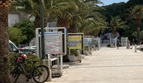 Nastavlja se uređenje obale – unificirani info pultovi za izlete i najam brodova