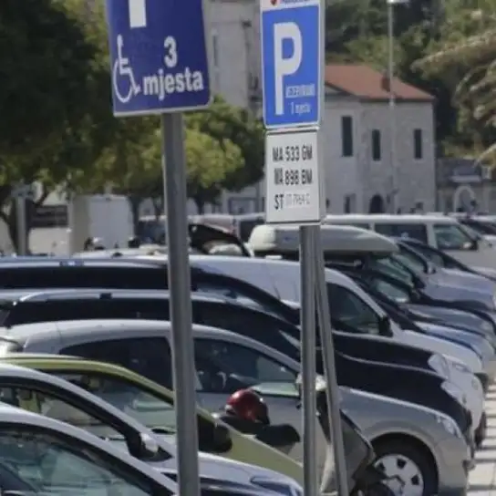 VAŽNA OBAVIJEST O POVLAŠTENIM PARKIRNIM KARTAMA I IZMJENAMA U SUSTAVU NAPLATE
