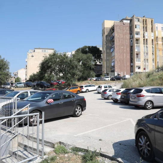 Grad osigurava dodatna parkirališna mjesta u sezoni