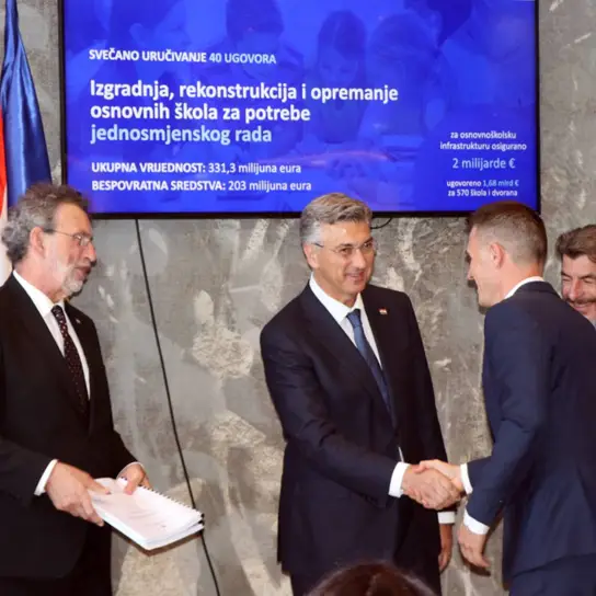 Makarska dobila 12,6 milijuna eura za dogradnju osnovnih škola i jednosmjensku nastavu