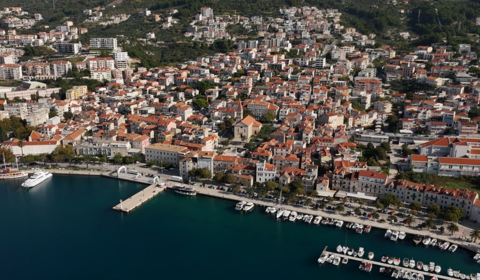 Makarska prva u Hrvatskoj ograničila noćnu prodaju alkohola s ciljem očuvanja mira i reda u gradu
