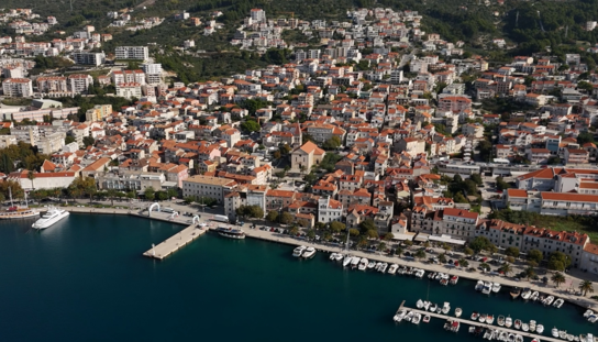 Makarska prva u Hrvatskoj ograničila noćnu prodaju alkohola s ciljem očuvanja mira i reda u gradu