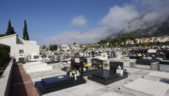 Blagdan Svih svetih: Polaganje vijenaca i sveta misa za sve preminule