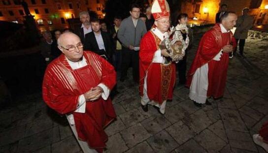 Blagdan sv. Klementa: Brojni Makarani sudjelovali u procesiji koju je predvodio nadbiskup Marin Barišić
