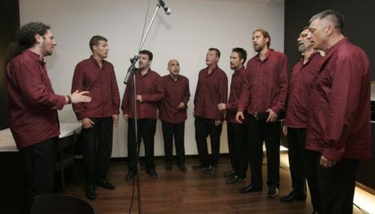 Valentinovo u Makarskoj: Klapa Cambi(Split) u Gradskoj sportskoj dvorani svakog posjetitelja daruje prigodnim CD-om