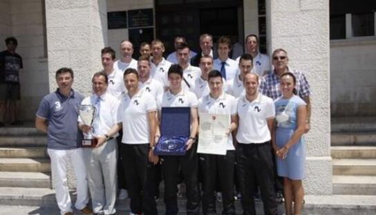 Gradski čelnici organizirali prijem za Novo vrijeme Apfel: Čestitke i poklon za naslov viceprvaka