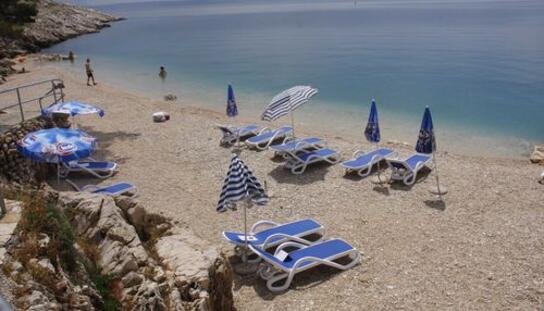 Završeni inspekcijski pregledi: Grad Makarska nadohranjivao je postojeću plažu na Osejavi odgovarajućim materijalom