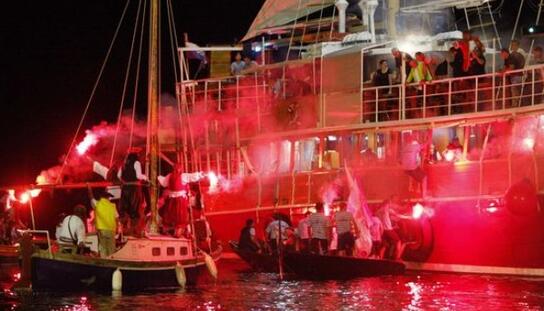 Gradska riva puna kao usred ljeta: Simulacijom pomorske bitke kod Makarske iz 887. završeno obilježavanje Dana HRM-a