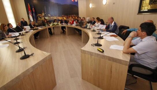 Gradsko vijeće Makarske: Na prijedlog vijećnika SDP-a i HNS-a  zaustavljena izgradnja višestambenih zgrada na Glavici