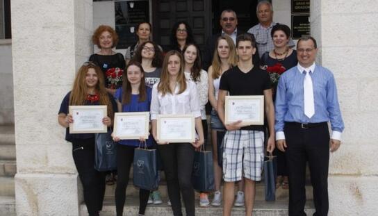 Gradonačelnik Bilić organizirao prijem za najuspješnije učenike: Zbog vaših rezultata ovaj grad se ne treba bojati za svoju budućnost