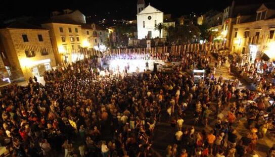 Ljetni karneval: Preko 600 sudionika uživalo u zabavi do zore