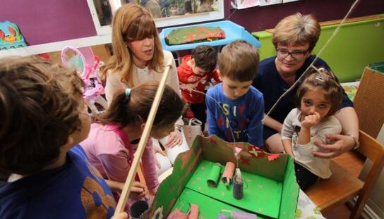 Biljana Borzan posjetila Makarsku: Zastupnica Europskog parlamenta darivala djecu u vrtiću, štićenike udruge Sunce i Centra Juraj Bonači