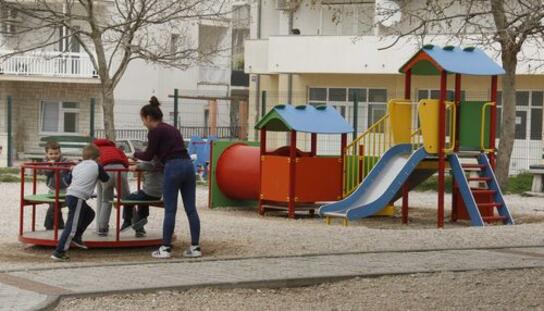 Na dječjem igralištu na Dugišu postavljeno deset novih igračaka za djecu