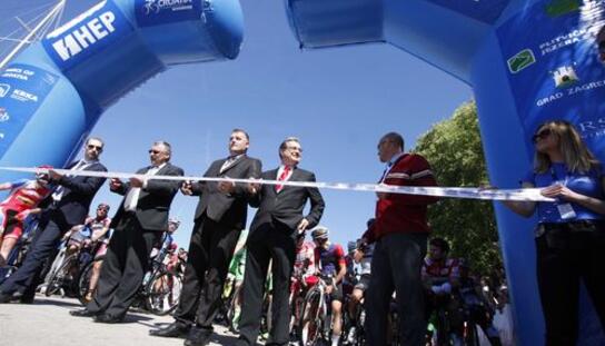 Na rivi startala 3. etapa utrke Tour Of Croatia: Televizijski prijenos iz Makarske odaslan u 300 milijuna kućanstava širom svijeta