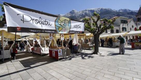 Otvoren proljetni sajam Domaće je najbolje: U Makarskoj izlažu OPG-ovi iz čitave Hrvatske, u ponudi od gastro delicija pa do rukotvorina i cvijeća