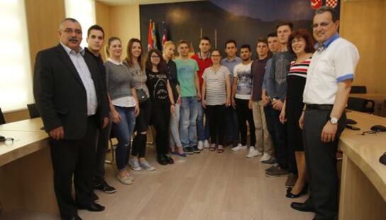 Izabrano vodstvo Savjeta mladih Grada Makarske: Predsjednica Glorija Matić, zamjenik Damir Puharić