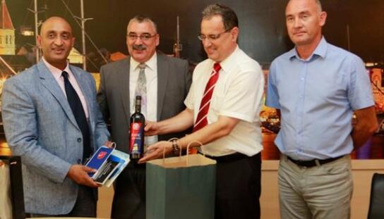 Indijski veleposlanik Sandeep Kumar posjetio Makarsku: Za mene Hrvatska nije samo Zagreb, odnose između naših država želim poboljšavati u svakom gradu