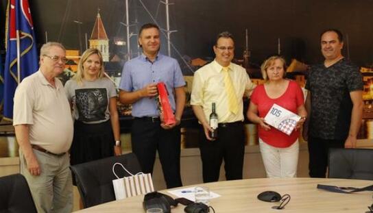 KUD Šumari na prijemu u gradskoj vijećnici: Prijateljstvo i suradnja s Makarskom koja traje već 14 godina