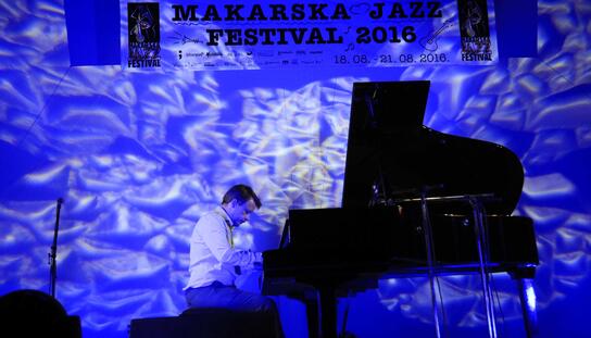 Koncertom Matije Dedića otvoren 3. Makarska jazz festival