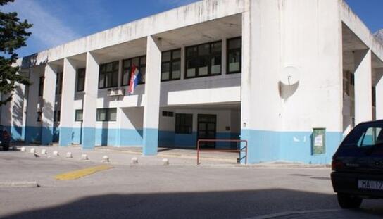 Srednja škola fra Andrije Kačića Miošića: Zahvala gradonačelniku na donaciji kojom su nabavljene nove knjige za školsku knjižnicu