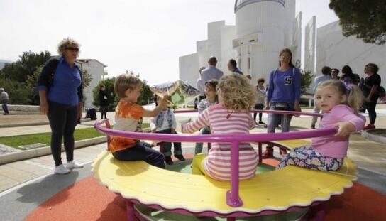 Svečano otvoren Astro park: Makarska dobila jedinstveno dječje igralište s konstrukcijom Sunčevog sustava