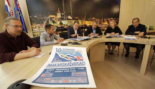 Sve spremno za jubilarnu 10. Međunarodnu brdsku atletsku utrka Makarska – Vošac: Prijavljeno 37 natjecatelja, stotinu volontera u organizaciji
