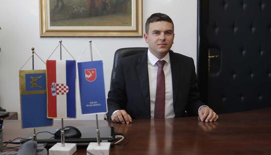 Gradonačelnik Jure Brkan donio novu odluku: Grad Makarska će sufinancirati udžbenike svim osnovnoškolcima od 2. do 8. razreda