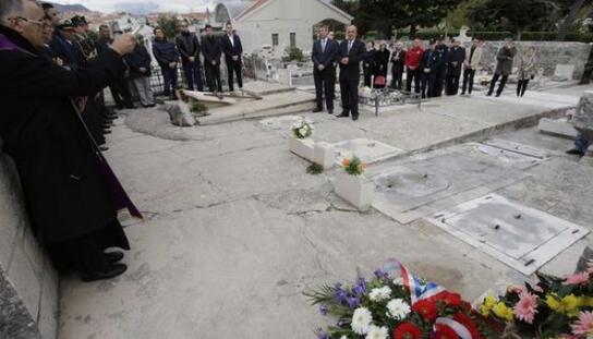 Dan grada Makarske: Cvijeće i počast u spomen na sve poginule za Lijepu našu