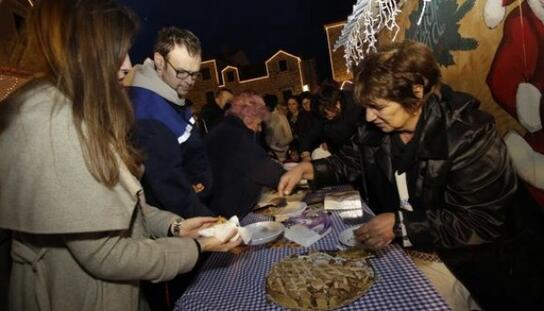 Dan tradicije u Božićnom gradu: Predstavljen jedinstveni suvenir posvećen torti Makarani