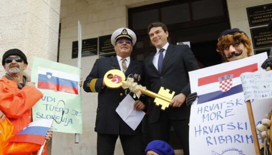 Maškare preuzele vlast: ''Sve aute mičemo s naše lipe rive, a na velikom mulu postavljamo žičaru za Štrbinu''