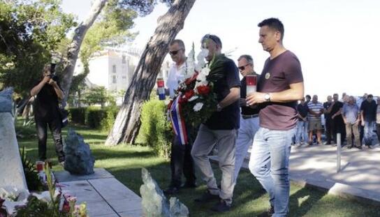 Obilježavanje 27. obljetnice ustroja ZNG-a Makarskog primorja i 1. dobrovoljačke bojne: Otkrivanje spomen - ploče na zgradi Općinskog suda