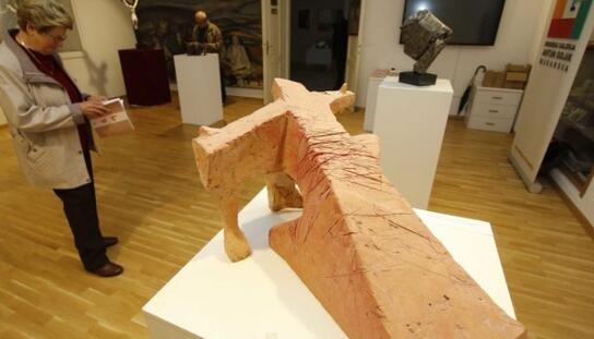 Svjetlo Kristovo: U Gradskoj galeriji Antun Gojak otvorena izložba skulptura akademskog kipara Zdenka Jurišića