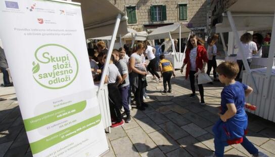 U sklopu kampanje ''Skupi,složi, savjesno odloži'' obilježen Dan planeta Zemlje: Edukativne radionice, kvizovi znanja i nagradne igre privukle Makarane svih generacija