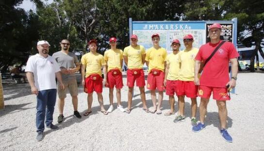 Počeo s radom makarski Baywatch: Za sigurnost na plaži brine 11 spasioca