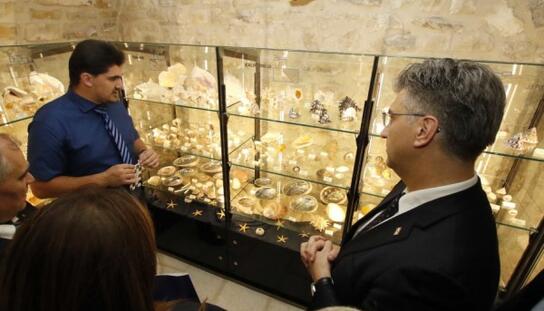 Premijer Andrej Plenković otvorio stalni postav Malakološke zbirke u Franjevačkom samostanu