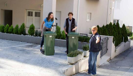 Nastavlja se podjela čipiranih spremnika: Danas u Ulici kralja Zvonimira, Stjepana Radića, don Frane Bulića, Ruđera Boškovića, Neretvanskih knezova i Šetalištu dr. Franje Tuđmana