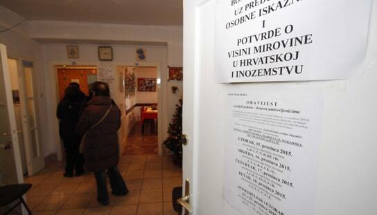 Podjela poklon-bonova počinje 16. prosinca: Božićnice svim makarskim umirovljenicima čiji mjesečni iznos mirovina ne prelazi 3.500,00 kuna