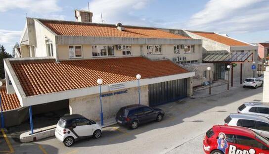 Voditelj makarske Hitne pomoći Mate Kasalo potvrdio: Zbog neodgovornog pacijenta koji je zatajio rizičan kontakt cijeli tim u samoizolaciji