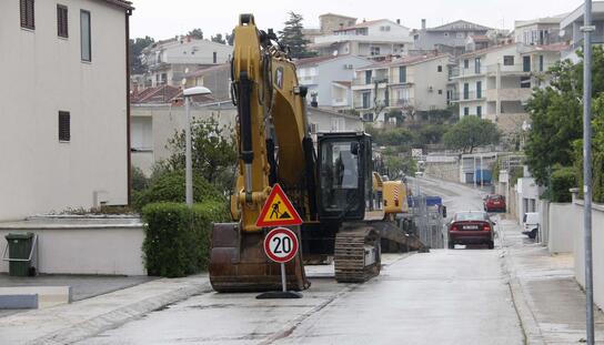 Grad Makarska otvorio je još jedno gradilište: U Ulici Molizanskih Hrvata započeli radovi na sustavu oborinske odvodnje