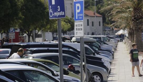 Obavijest o početku rada parking službe: 2. svibnja počinje naplata parkiranja na Sinokoši i Živkinom dvoru, 4. svibnja na svim ostalim parkiralištima kojima gospodari Grad Makarska