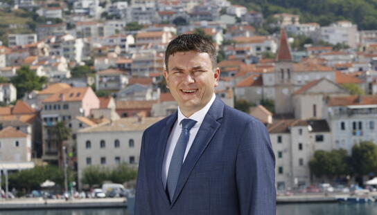 Gradonačelnik Jure Brkan Gradskom vijeću predložio prvi paket mjera za poduzetnike: Otpis komunalne naknade, zakupnina i poreza na korištenje javnih površina za ožujak, travanj i svibanj