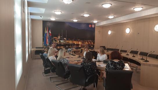 S osmjehom u školu: U novoj školskoj godini osigurano 13 pomoćnika u nastavi za 18 učenika