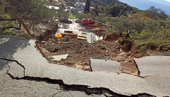 Zbog nesavjesnog građevinskog zahvata urušen put u Kotišini, Grad Makarska podiže kaznenu prijavu